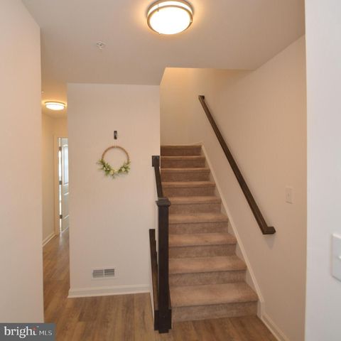 320 AVON DR, Red Lion, PA 17356