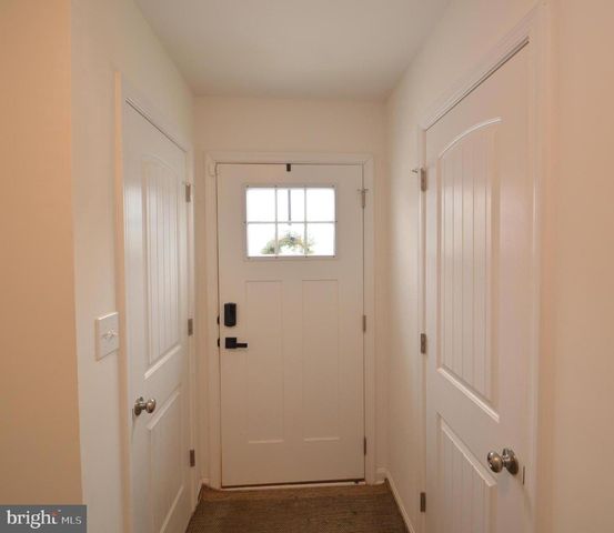 320 AVON DR, Red Lion, PA 17356