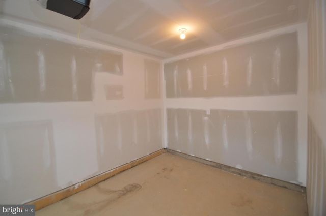 320 AVON DR, Red Lion, PA 17356