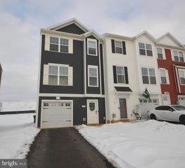 320 AVON DR, Red Lion, PA 17356