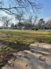 104 Byrne ST, Smithville, TX 78957