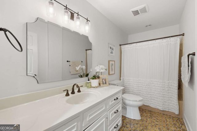 143 Woodlake Drive, Gainesville, GA 30506