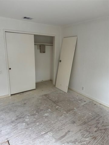 100 Litchfield Lane, Houston, TX 77024