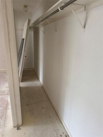 100 Litchfield Lane, Houston, TX 77024