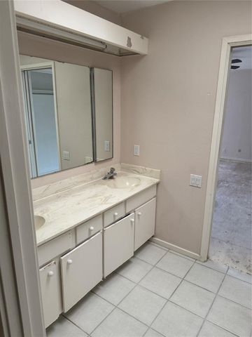 100 Litchfield Lane, Houston, TX 77024