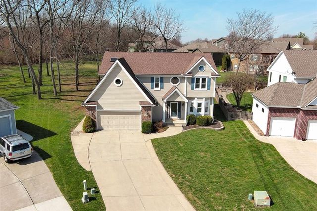 1236 SW Creekside Drive, Lee's Summit, MO 64081