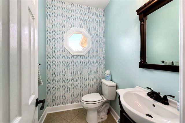 1236 SW Creekside Drive, Lee's Summit, MO 64081