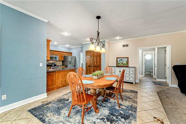 1236 SW Creekside Drive, Lee's Summit, MO 64081