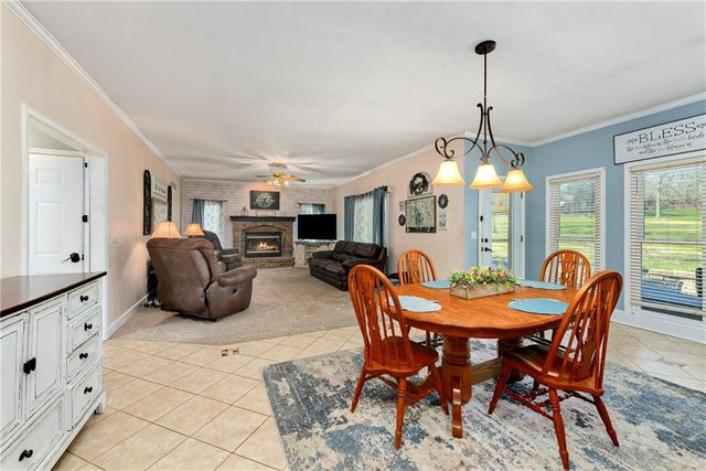 1236 SW Creekside Drive, Lee's Summit, MO 64081