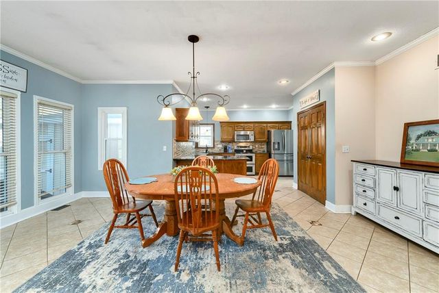 1236 SW Creekside Drive, Lee's Summit, MO 64081