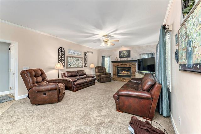 1236 SW Creekside Drive, Lee's Summit, MO 64081