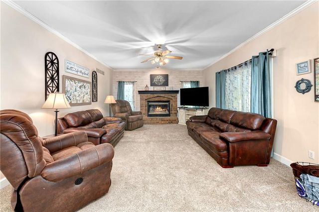 1236 SW Creekside Drive, Lee's Summit, MO 64081