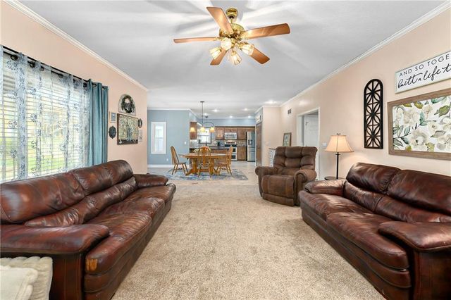 1236 SW Creekside Drive, Lee's Summit, MO 64081