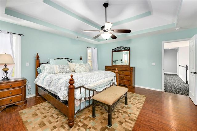 1236 SW Creekside Drive, Lee's Summit, MO 64081