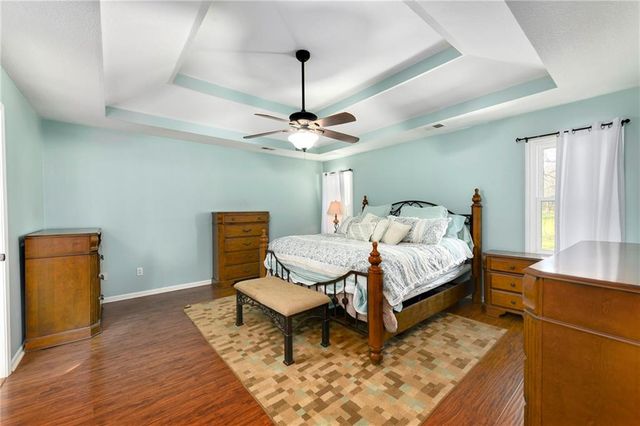 1236 SW Creekside Drive, Lee's Summit, MO 64081