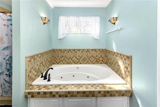 1236 SW Creekside Drive, Lee's Summit, MO 64081