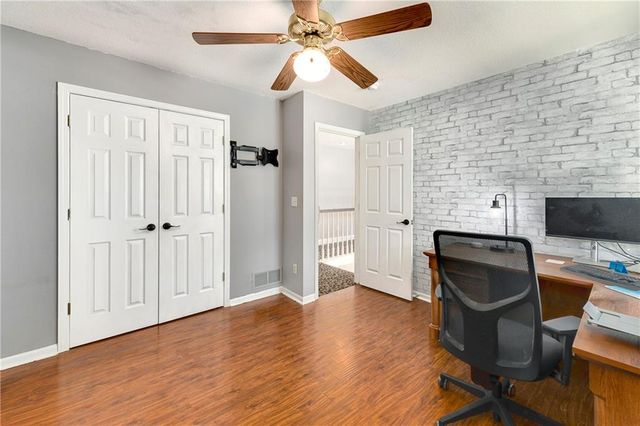 1236 SW Creekside Drive, Lee's Summit, MO 64081