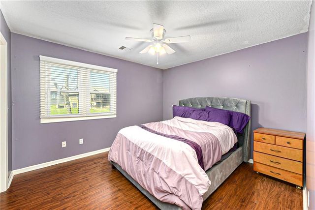 1236 SW Creekside Drive, Lee's Summit, MO 64081