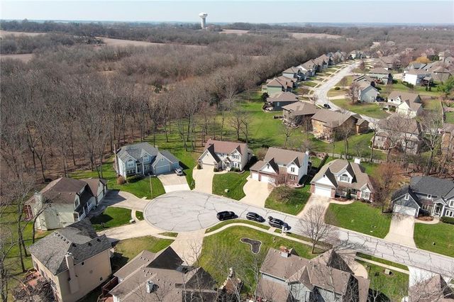 1236 SW Creekside Drive, Lee's Summit, MO 64081