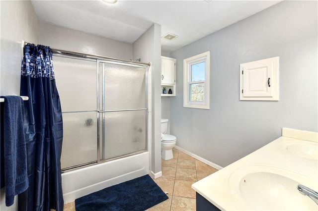 1236 SW Creekside Drive, Lee's Summit, MO 64081