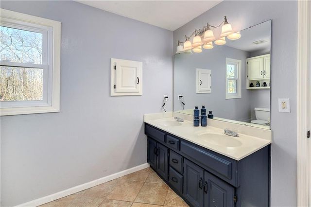 1236 SW Creekside Drive, Lee's Summit, MO 64081