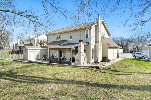 1236 SW Creekside Drive, Lee's Summit, MO 64081