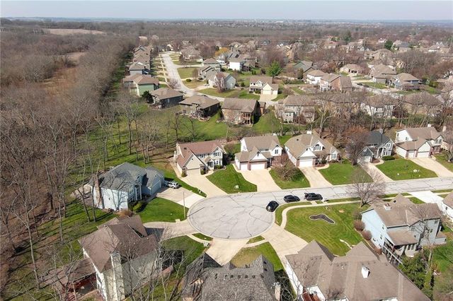 1236 SW Creekside Drive, Lee's Summit, MO 64081