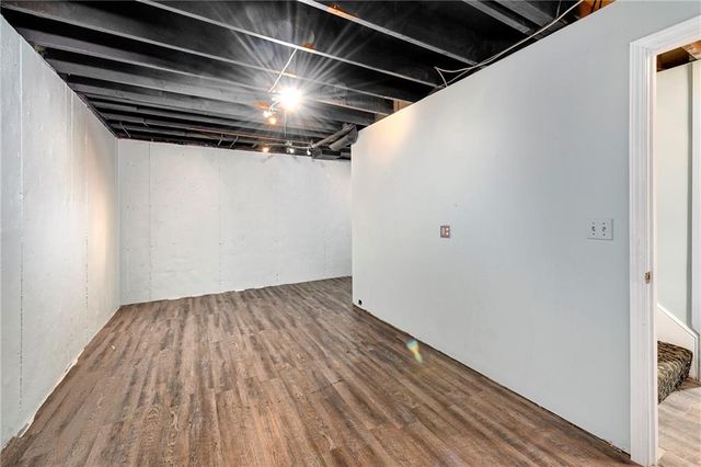 1236 SW Creekside Drive, Lee's Summit, MO 64081