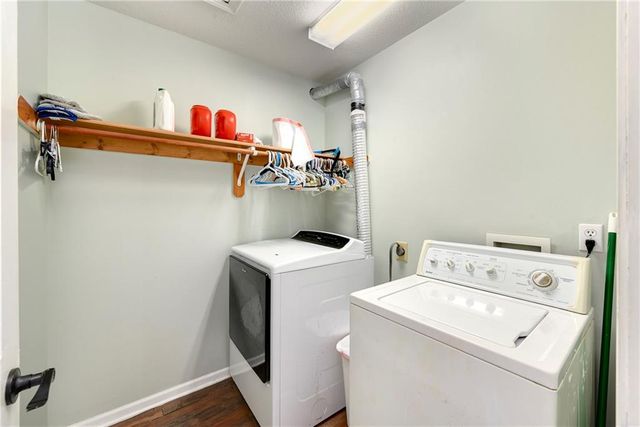 1236 SW Creekside Drive, Lee's Summit, MO 64081