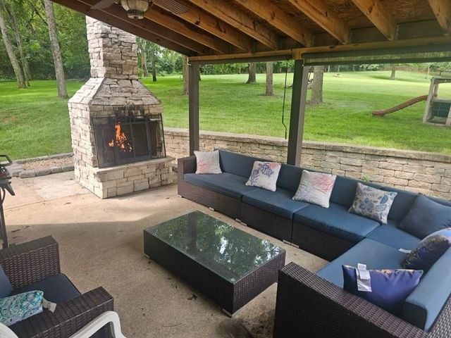 1236 SW Creekside Drive, Lee's Summit, MO 64081