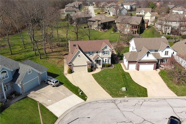 1236 SW Creekside Drive, Lee's Summit, MO 64081