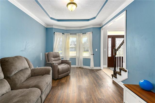 1236 SW Creekside Drive, Lee's Summit, MO 64081