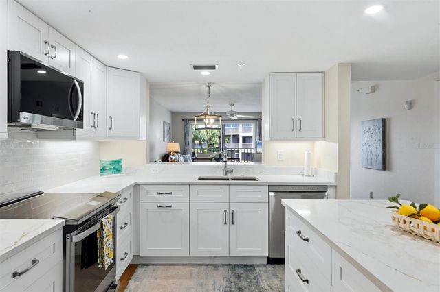 9320 CLUBSIDE CIRCLE 2209, Sarasota, FL 34238