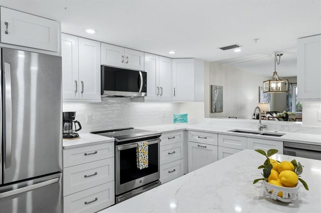 9320 CLUBSIDE CIRCLE 2209, Sarasota, FL 34238