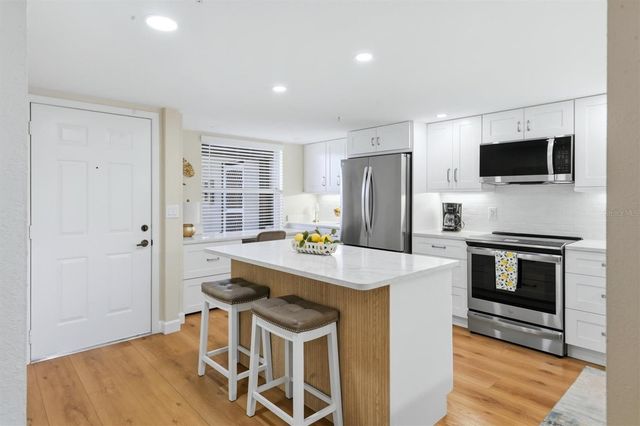 9320 CLUBSIDE CIRCLE 2209, Sarasota, FL 34238