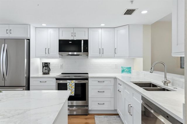 9320 CLUBSIDE CIRCLE 2209, Sarasota, FL 34238