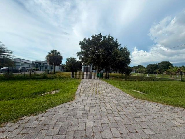 2783 2nd AVE SE, Naples, FL 34117
