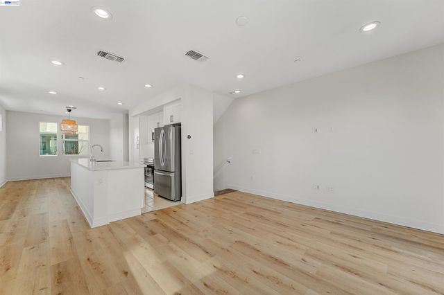 3933 Wattling St, Oakland, CA 94601