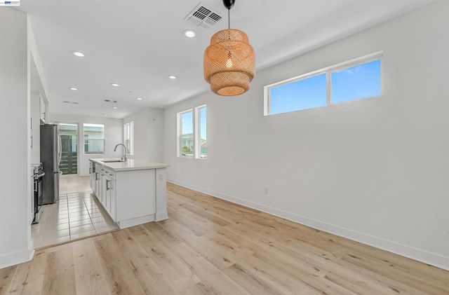 3933 Wattling St, Oakland, CA 94601