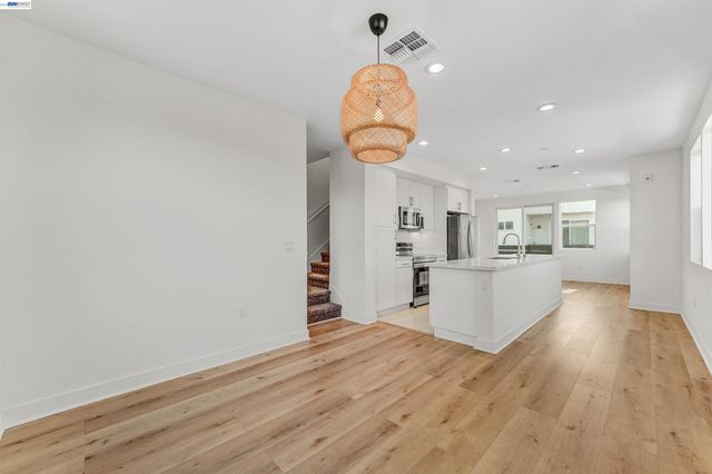 3933 Wattling St, Oakland, CA 94601