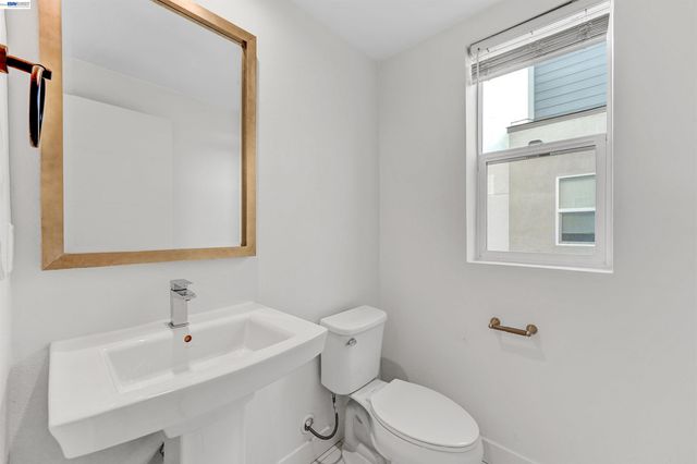 3933 Wattling St, Oakland, CA 94601