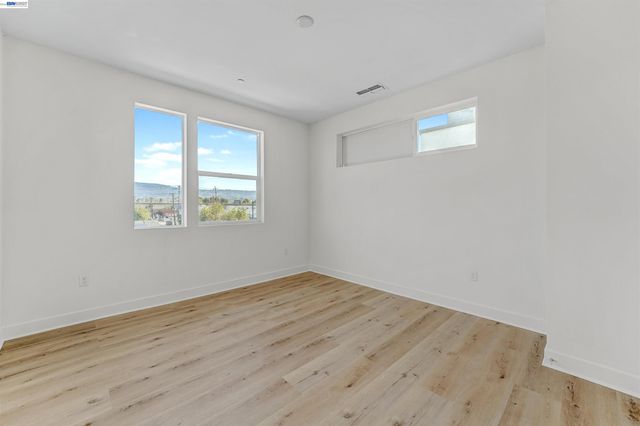 3933 Wattling St, Oakland, CA 94601