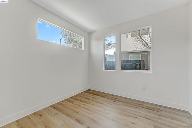 3933 Wattling St, Oakland, CA 94601