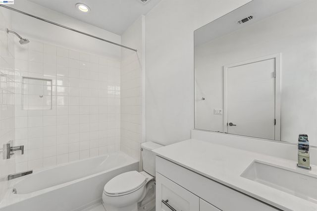 3933 Wattling St, Oakland, CA 94601