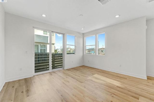 3933 Wattling St, Oakland, CA 94601