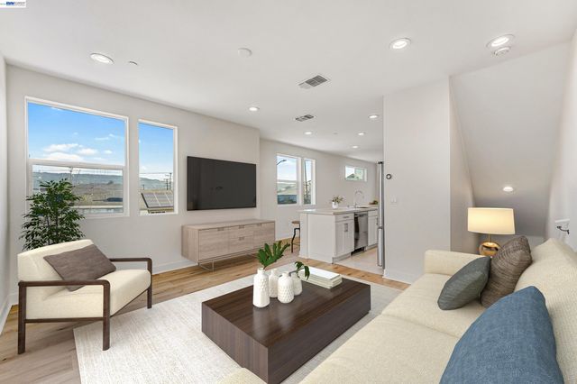 3933 Wattling St, Oakland, CA 94601