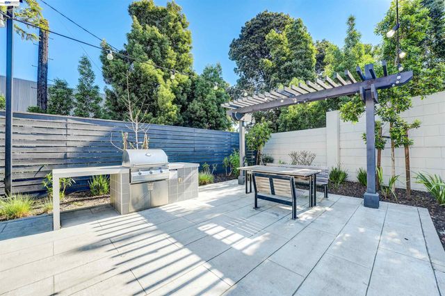 3933 Wattling St, Oakland, CA 94601