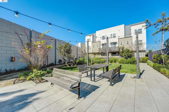 3933 Wattling St, Oakland, CA 94601