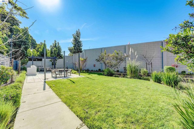 3933 Wattling St, Oakland, CA 94601