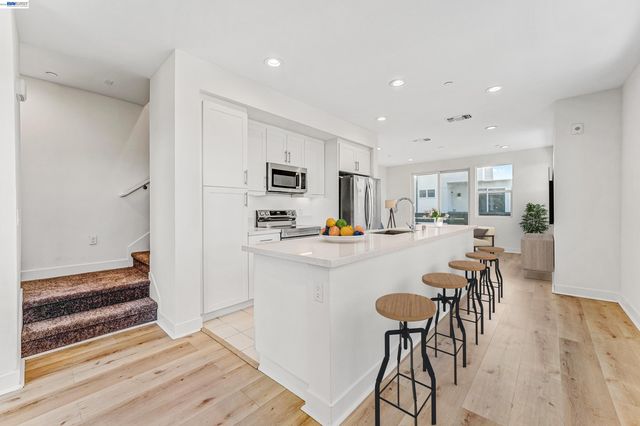 3933 Wattling St, Oakland, CA 94601